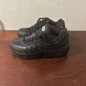 New Nike Air Max 95 Recraft GS
Shoes "Triple Black" Size 7Y / W 8.5 pre owned